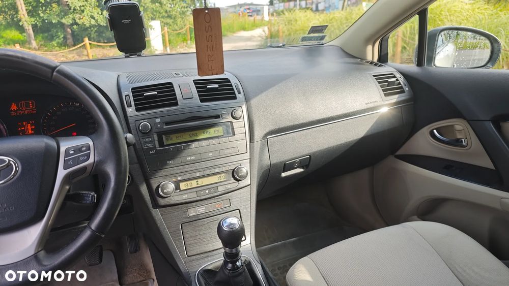 Toyota Avensis - 12