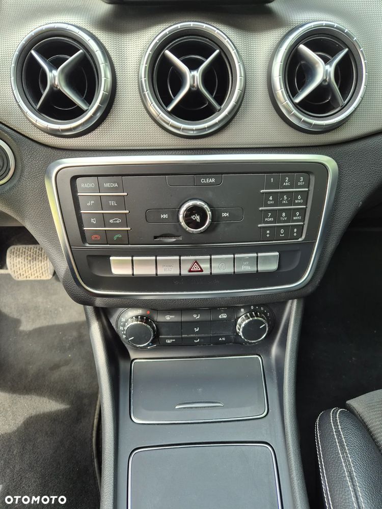 Mercedes-Benz CLA 180 7G-DCT Urban - 13
