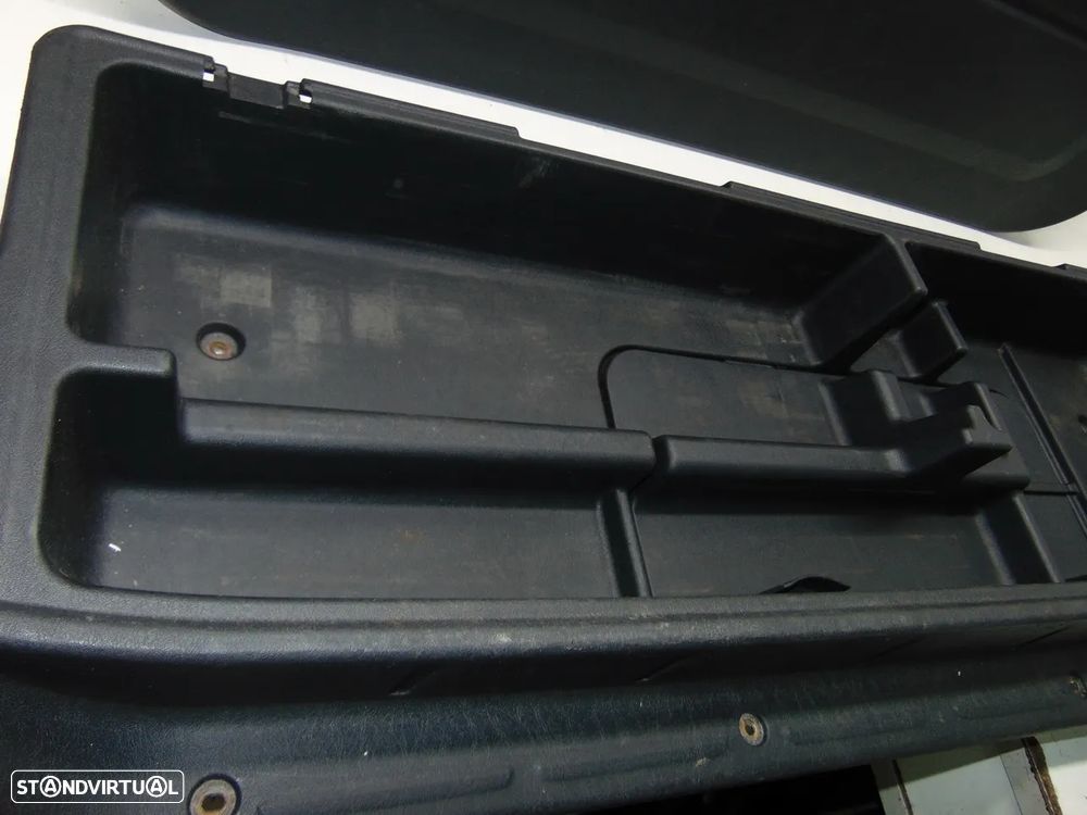 Mitsubishi Pajero caixa arrumos mala - 5