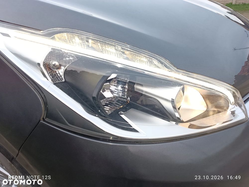 Peugeot 208 - 28