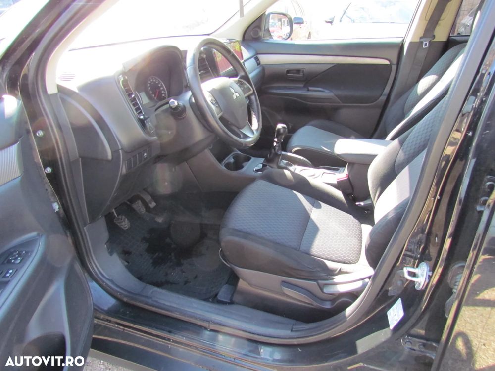 Mitsubishi Outlander 2.2 DI-D 4WD Plus - 5