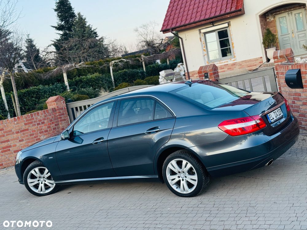 Mercedes-Benz Klasa E 200 BlueEFFICIENCY 7G-TRONIC Elegance - 31
