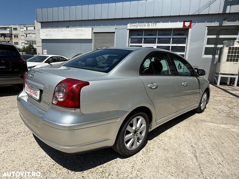 Toyota Avensis 1.6 Sedan Terra - 7