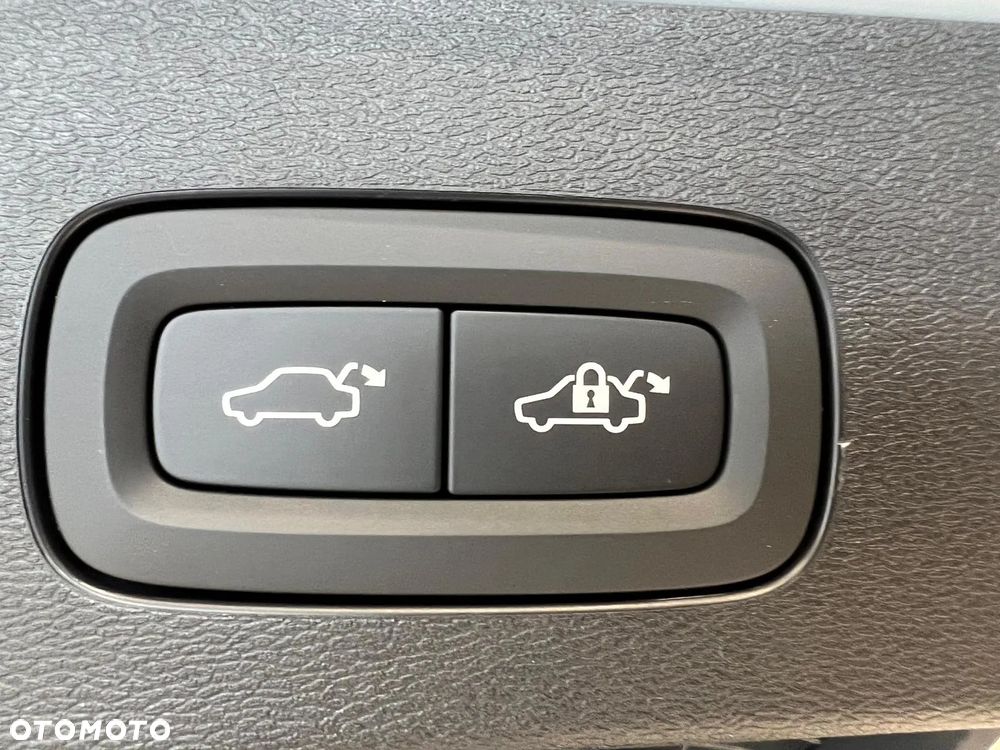 Volvo V60 B4 B DKG Plus Dark - 13
