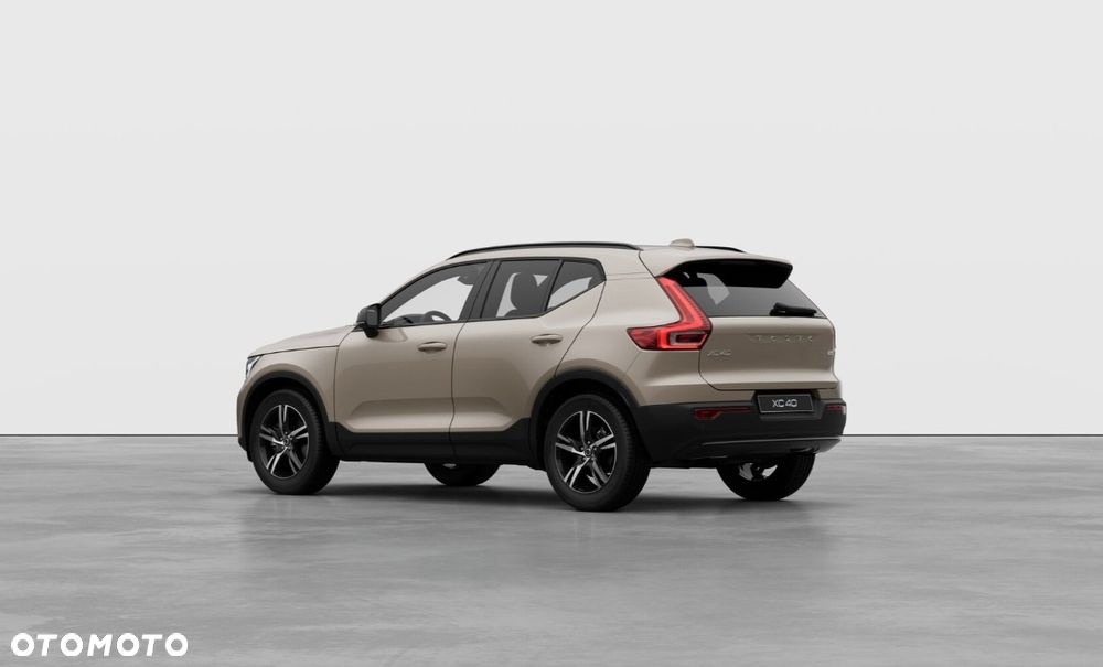 Volvo XC 40 B3 Plus Dark - 2