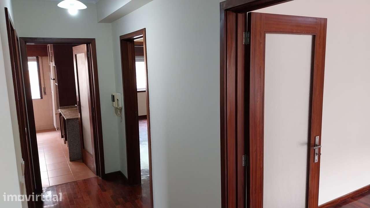 Apartamento T3 com 3 casas de banho e garagem - Grande imagem: 5/8