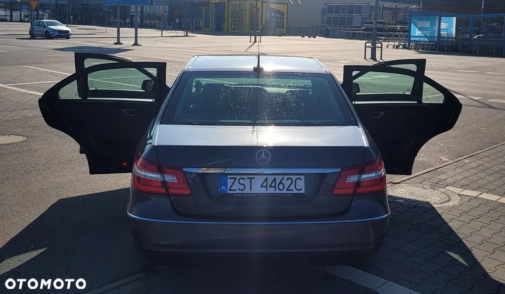 Mercedes-Benz E-Class 2011 photo 3
