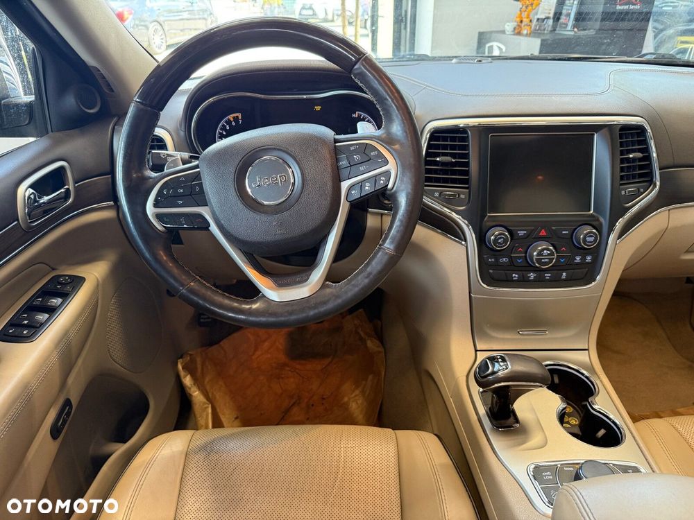 Jeep Grand Cherokee - 22