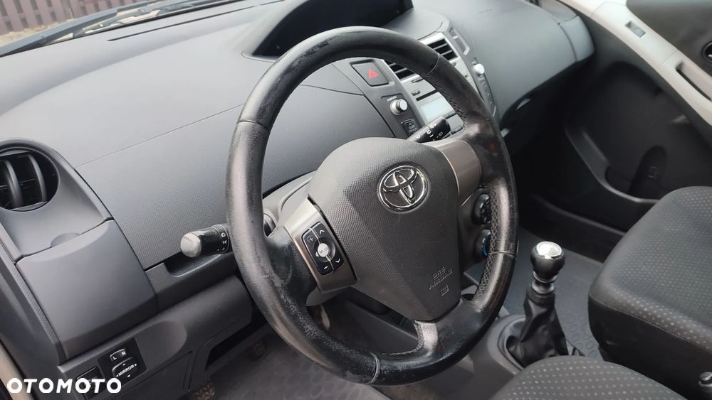 Toyota Yaris - 11