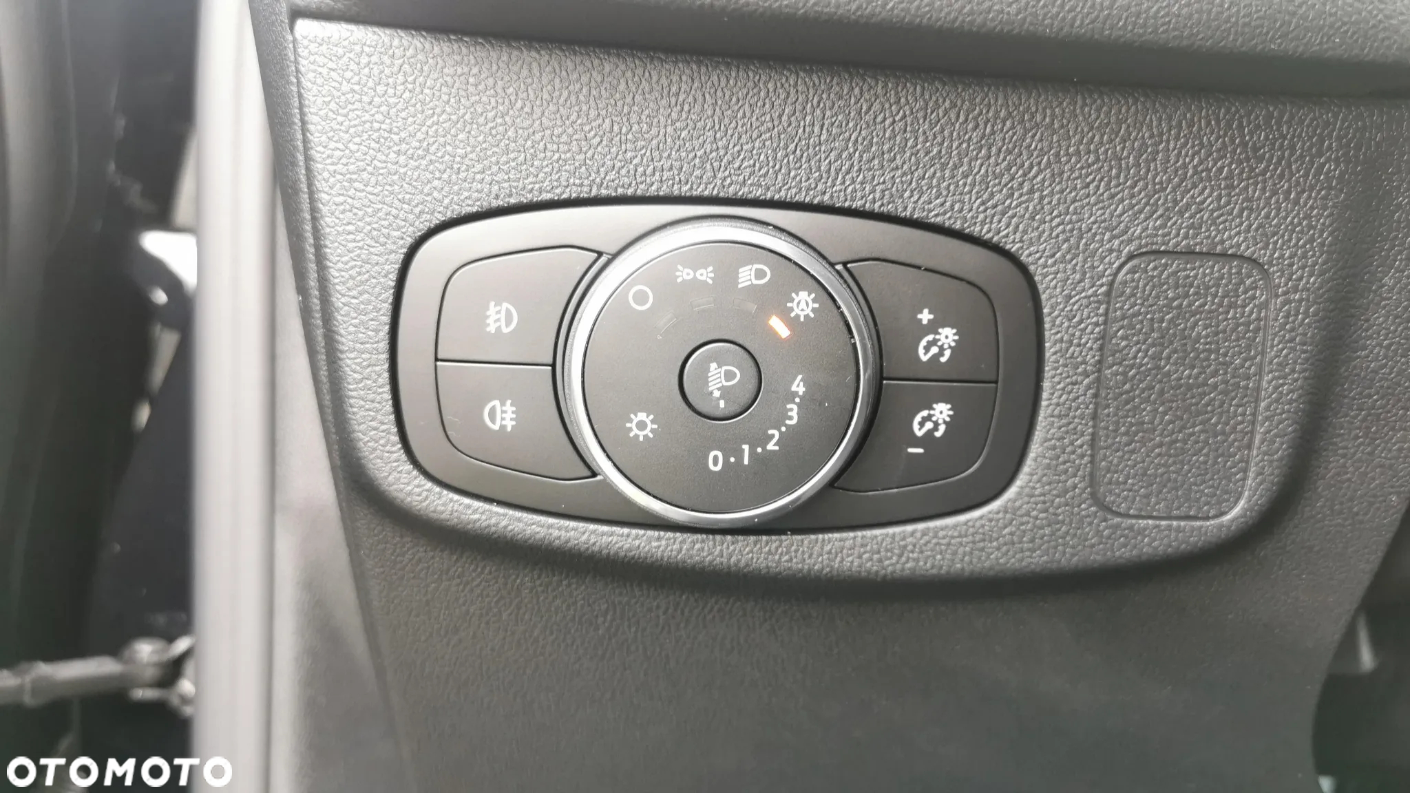 Ford Focus 1.0 EcoBoost Titanium X - 23