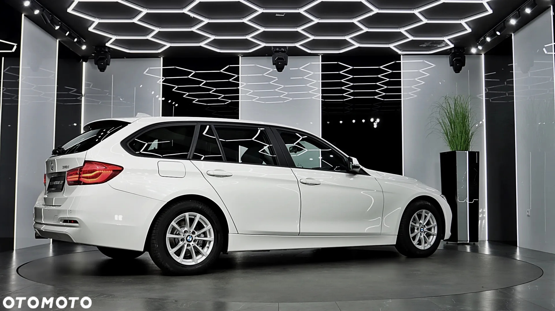 BMW Seria 3 318i GPF - 10