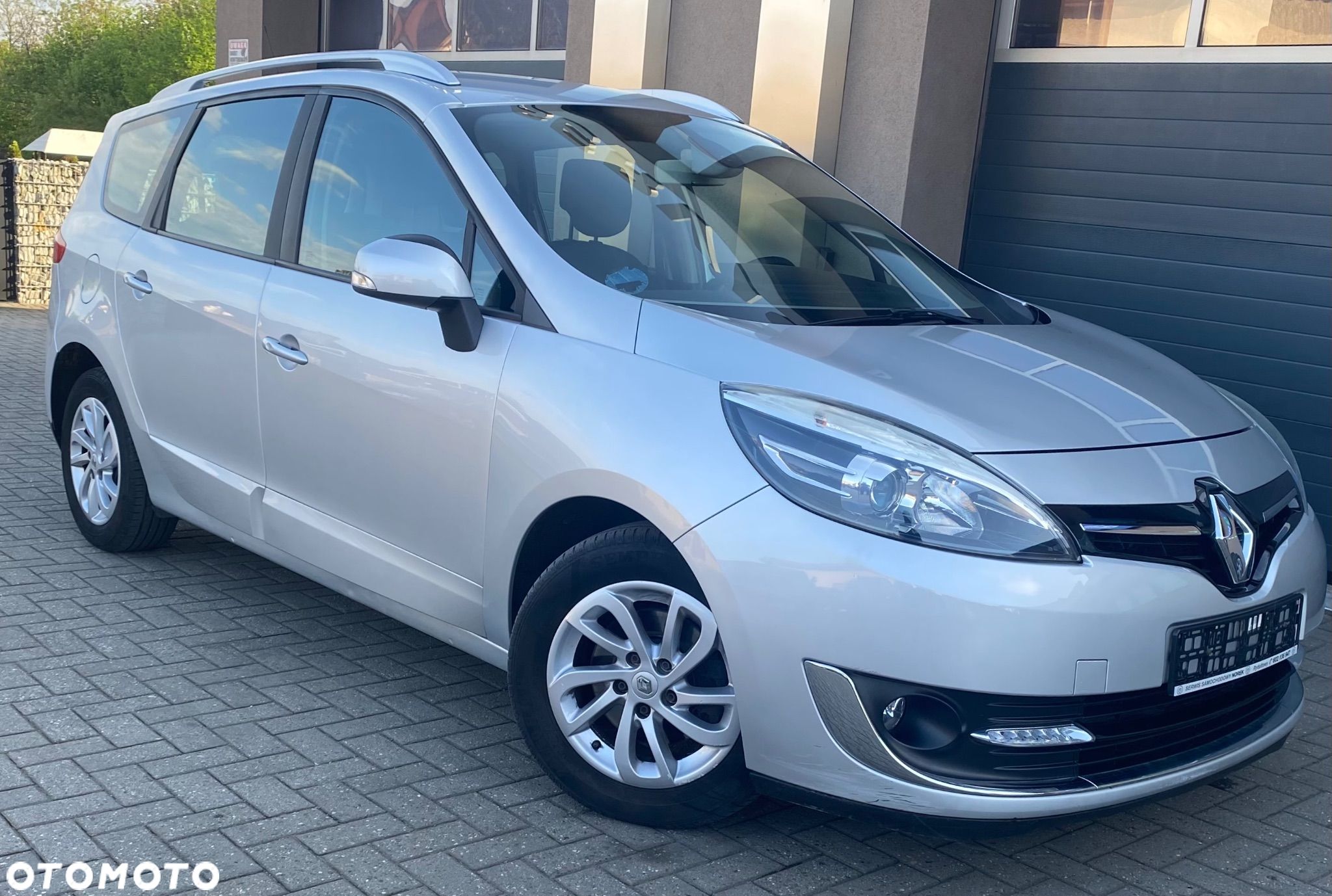 Renault Grand Scenic - 1