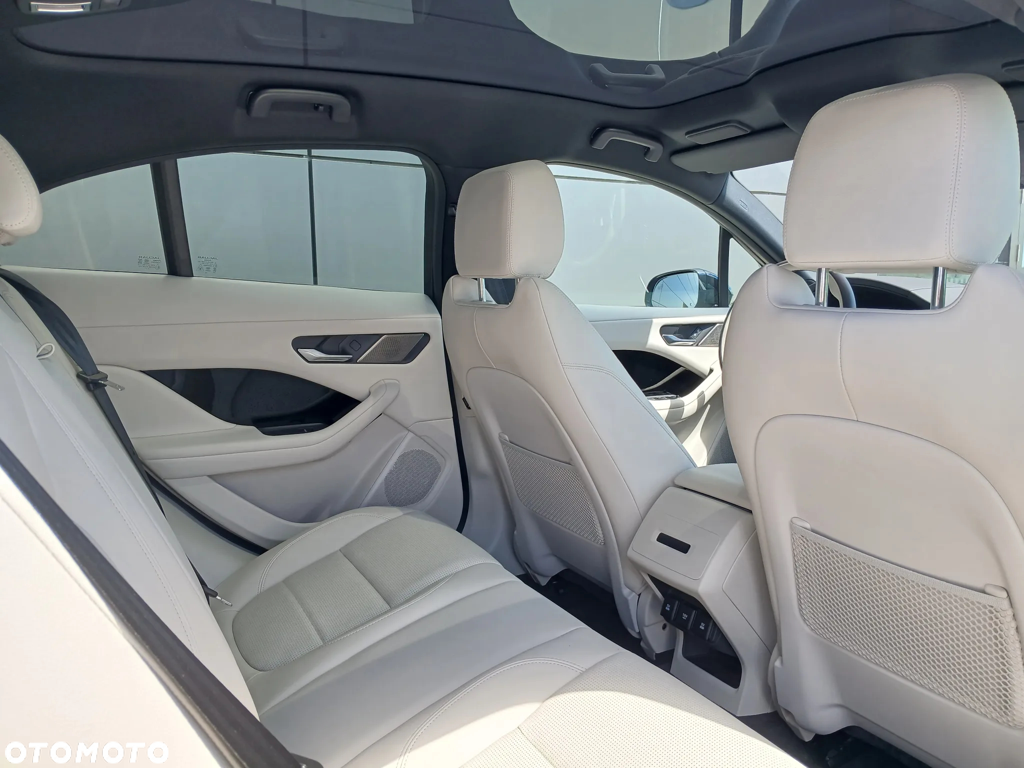 Jaguar I-Pace EV400 90kWh AWD R-Dynamic SE - 10