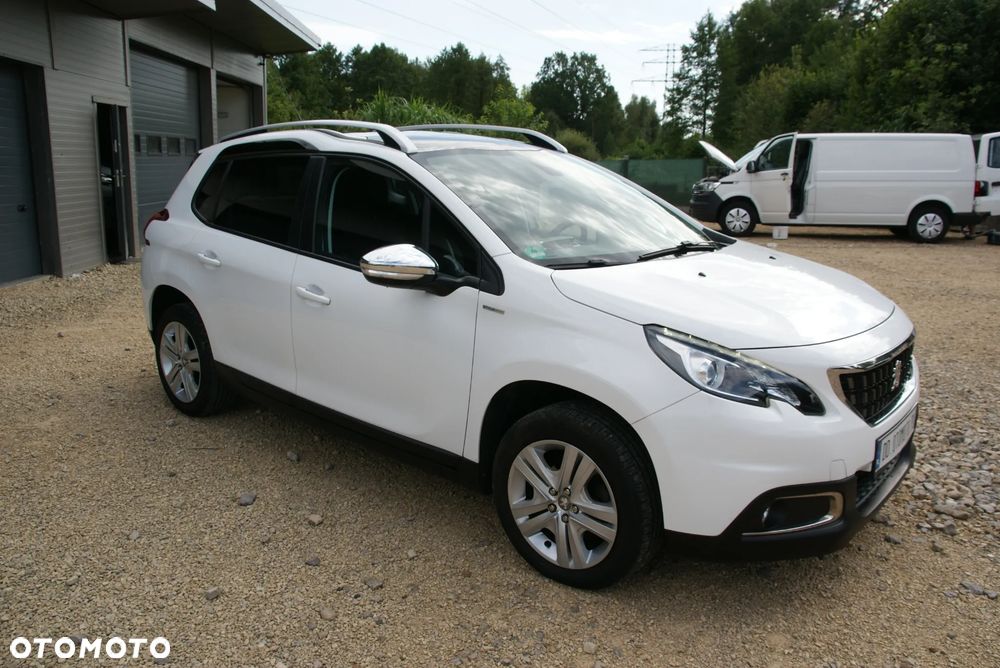 Peugeot 2008 BlueHDi 100 STOP & START Style - 11