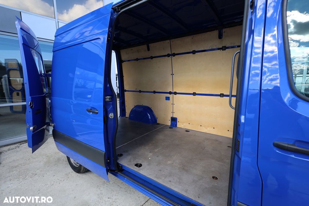 Mercedes-Benz Sprinter L2H2 - 12