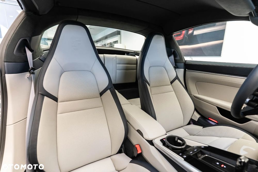 Porsche 911 Targa 4 GTS - 15