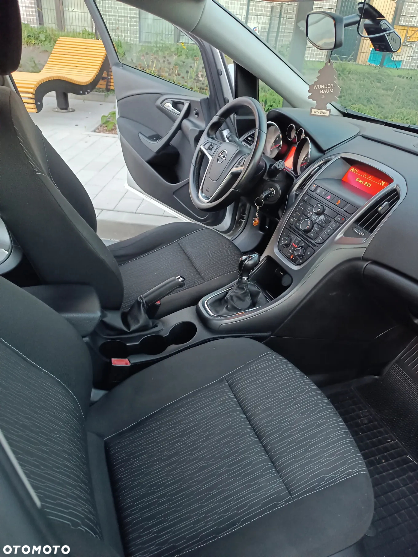 Opel Astra IV 1.4 T Cosmo EU6 - 9