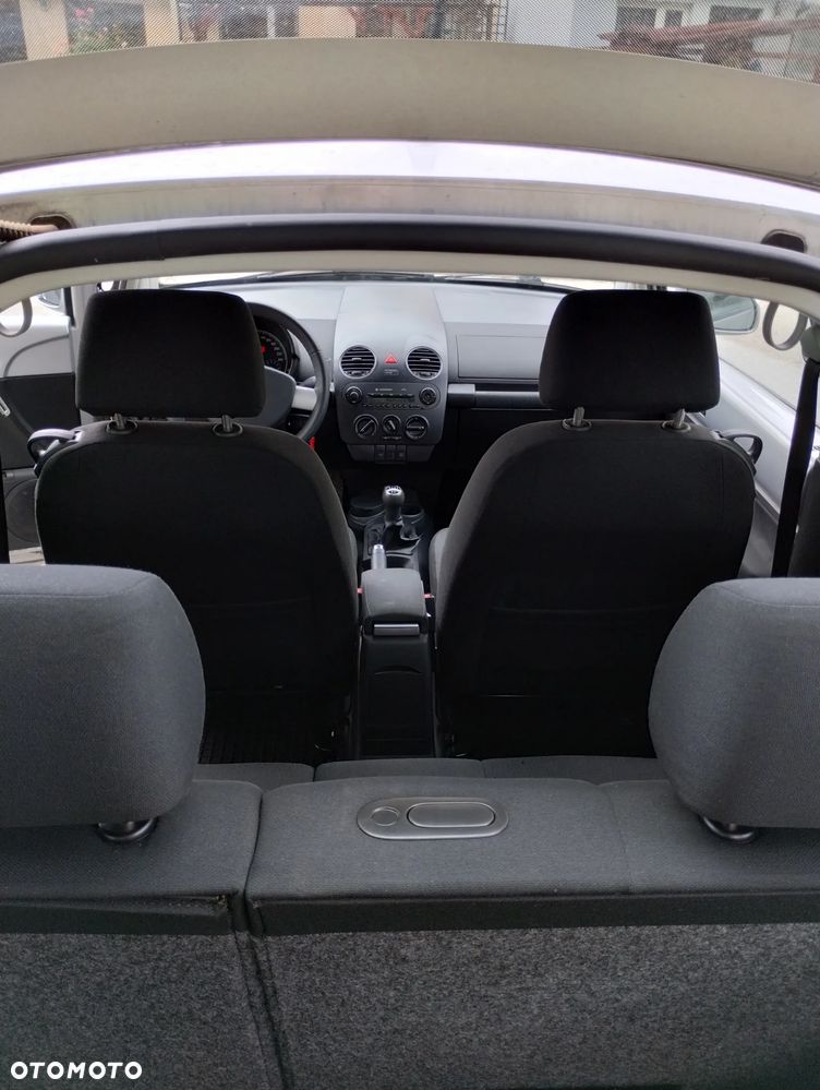Volkswagen New Beetle 1.6 - 24