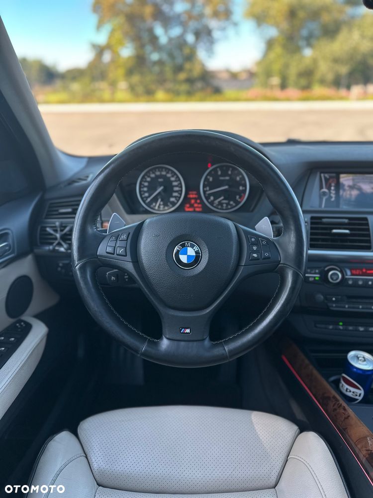 BMW X5 4.8i - 9