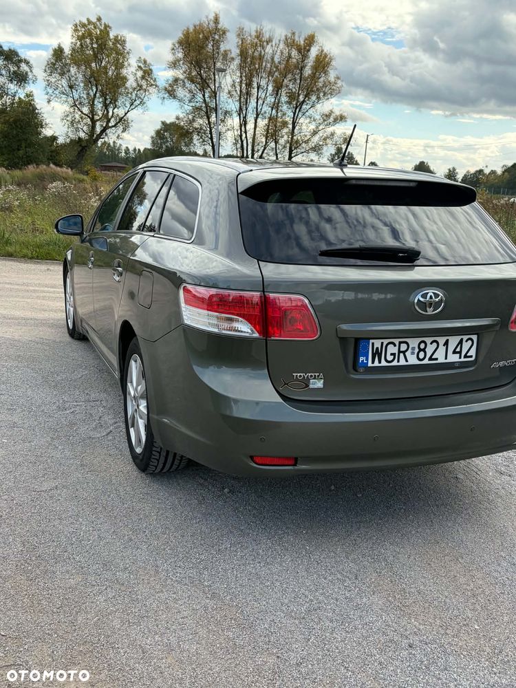 Toyota Avensis - 16