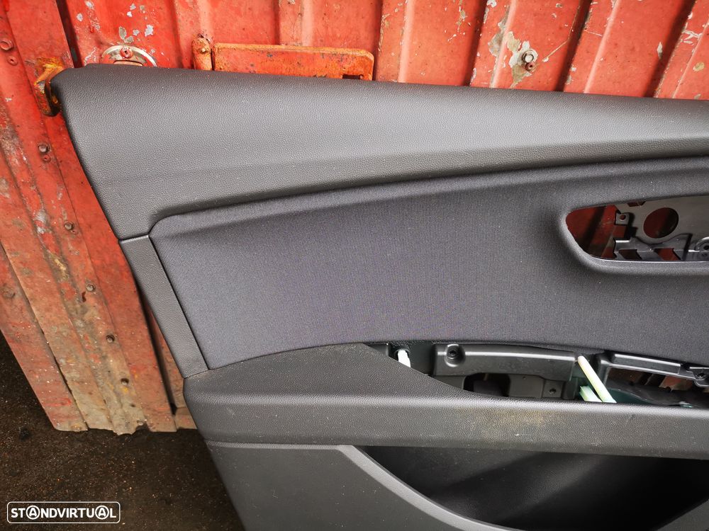 SEAT LEON 5F FORRA / QUARTELA PORTA FRENTE ESQUERDA - FP018 - 3