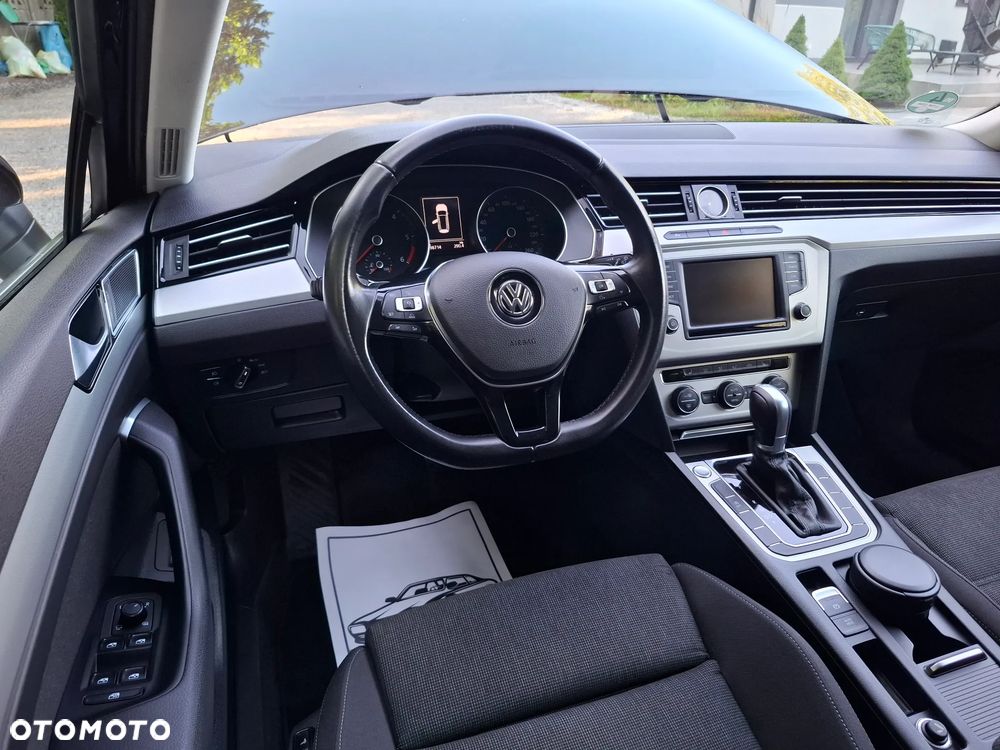 Volkswagen Passat 2.0 TDI SCR DSG Conceptline - 16