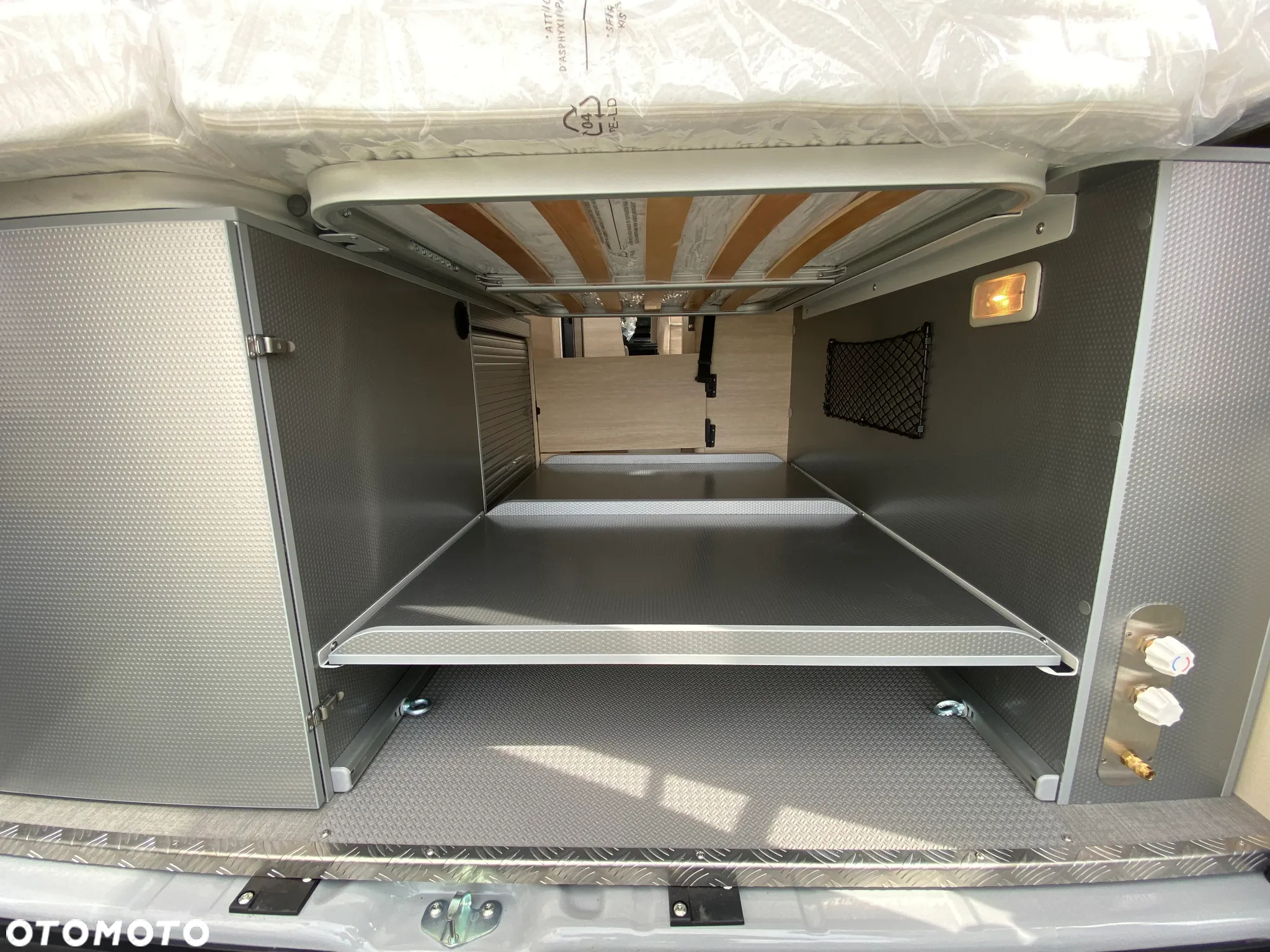 Rapido Fourgon V65 XL - 7