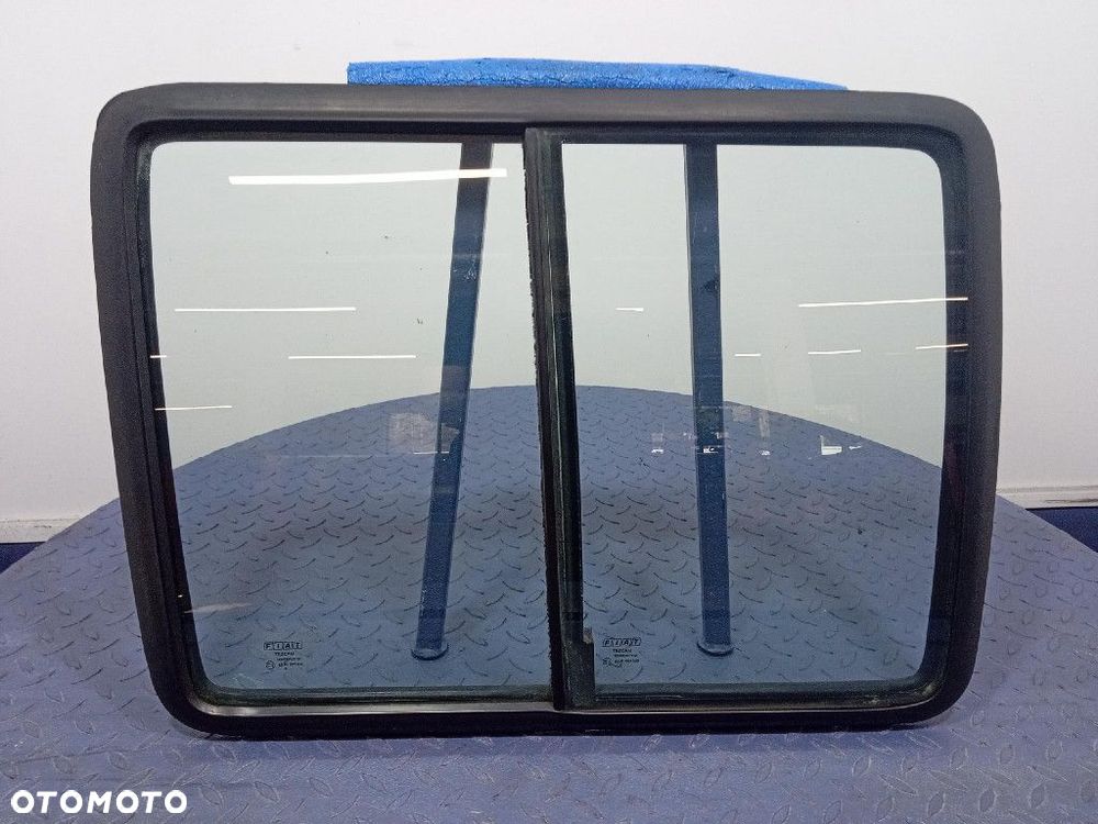 FIAT DOBLO I SZYBA BOCZNA PRAWA DRZWI PRZESUWNYCH 09R - 1
