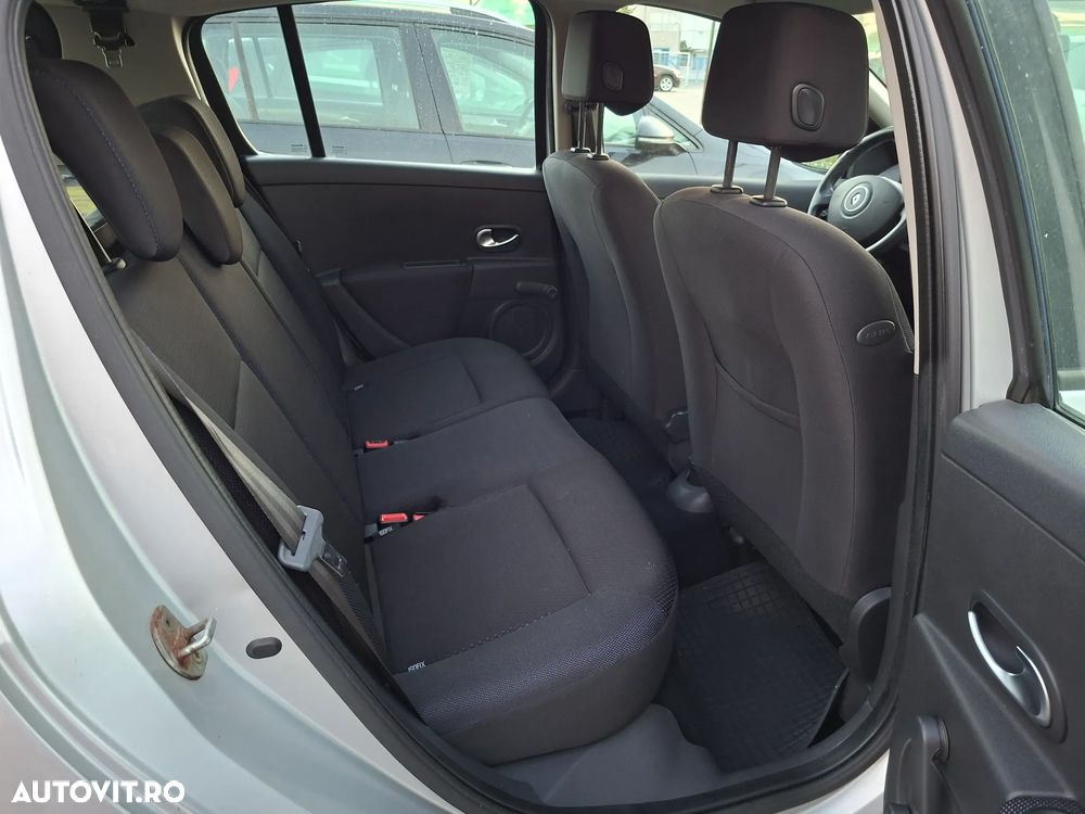 Renault Clio - 8