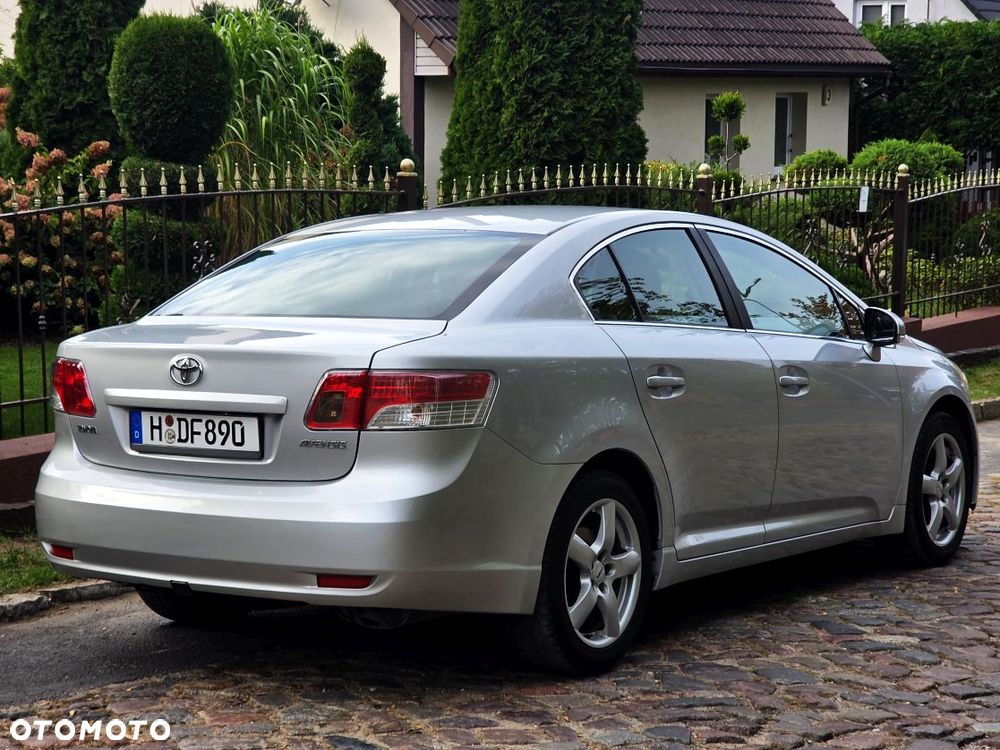 Toyota Avensis 1.8 Premium EU5 - 6
