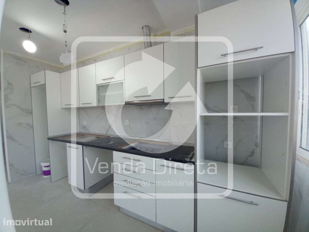 Apartamento T4 remodelado no Laranjeiro - Grande imagem: 3/30