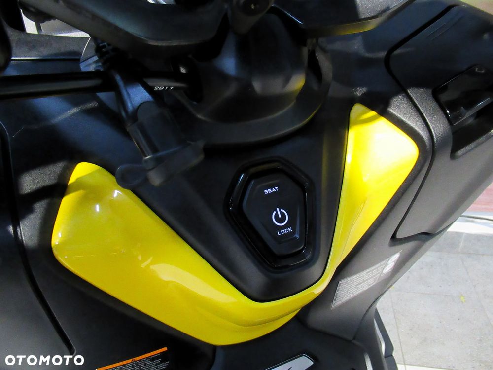Yamaha Tmax - 12