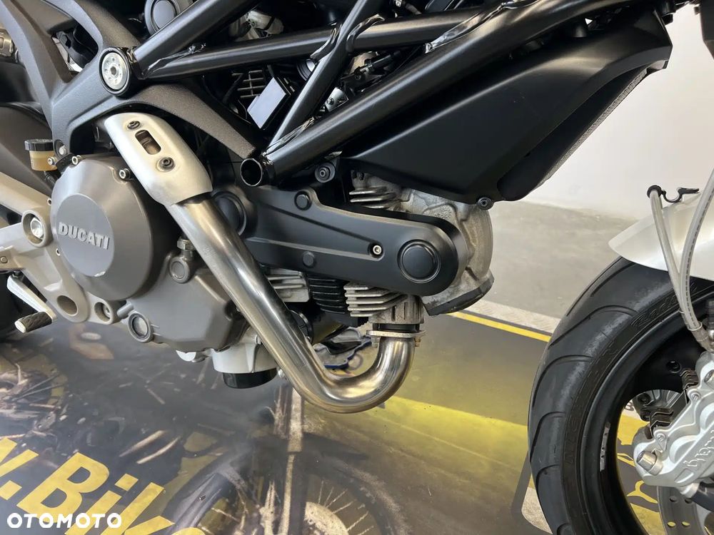 Ducati Monster - 24
