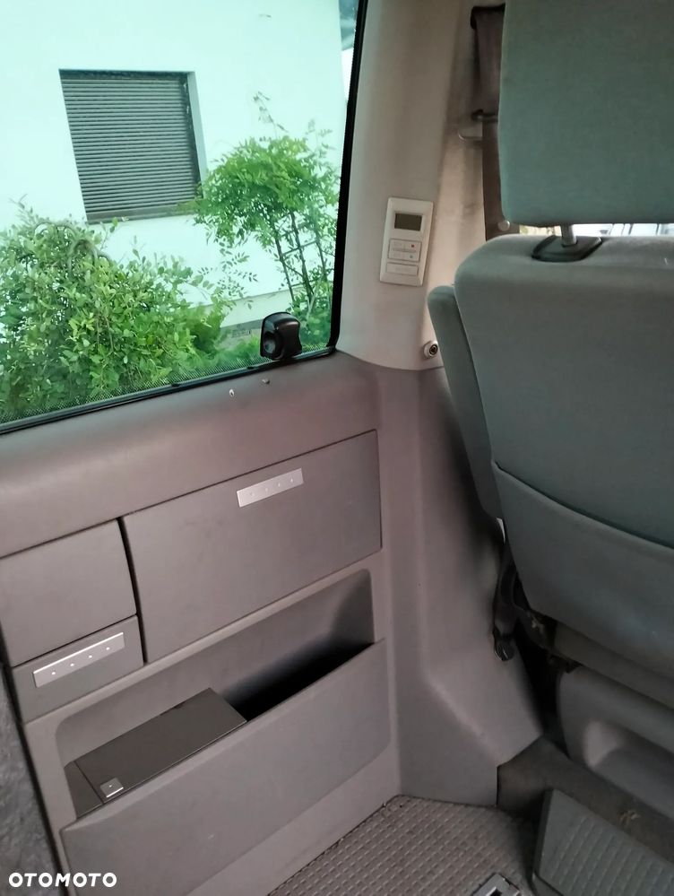 Volkswagen Multivan - 23