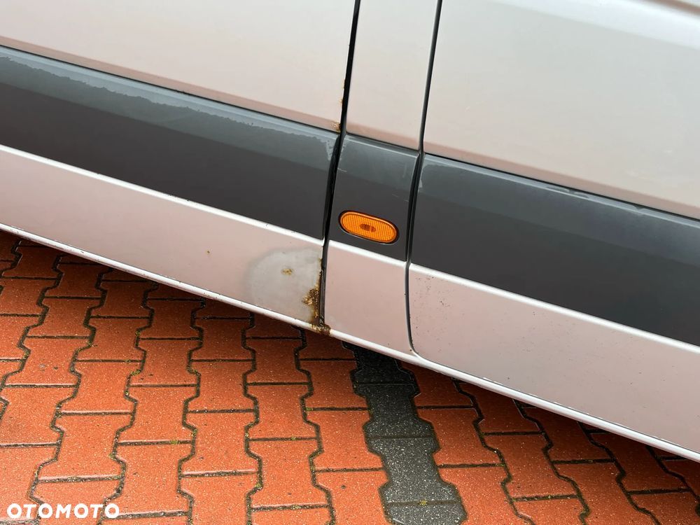 Mercedes-Benz Sprinter - 11