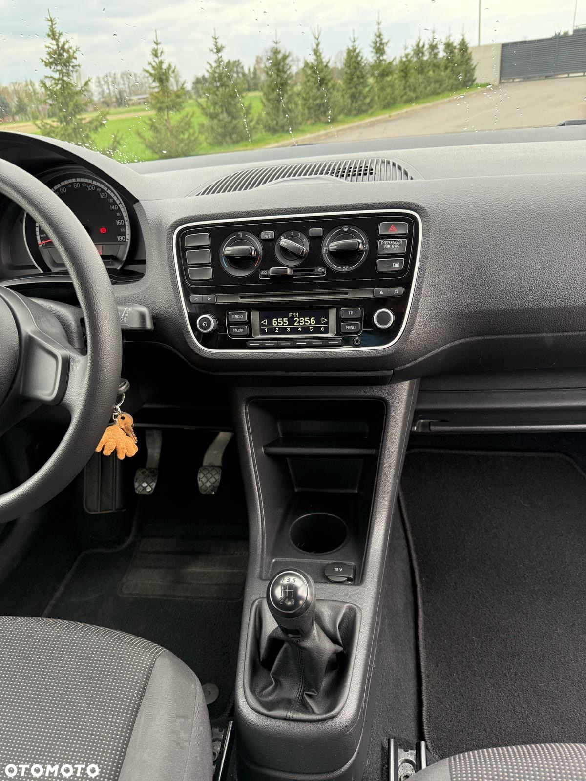 Volkswagen up! 1.0 beats - 16