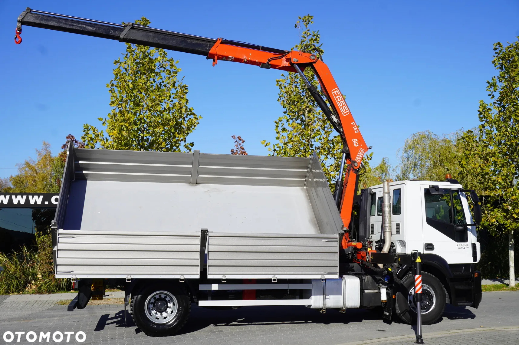 Iveco Stralis 310 E6 / NOWA Wywrotka 3-stronna / Dźwig Fassi F135 z pilotem - 11