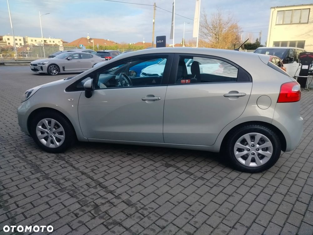 Kia Rio 1.4 L - 6