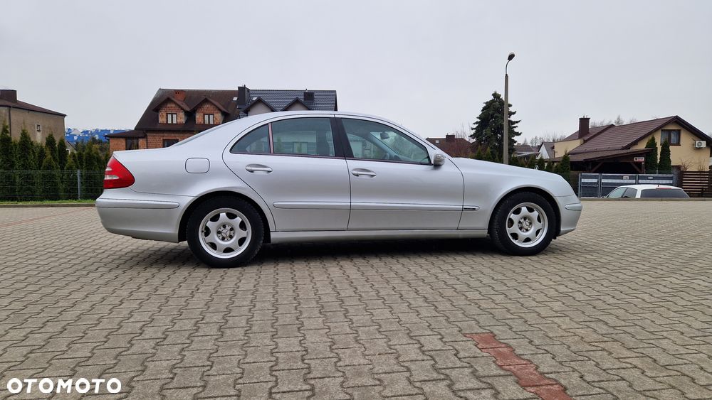 Mercedes-Benz Klasa E 200 Kompressor Automatik Classic - 37