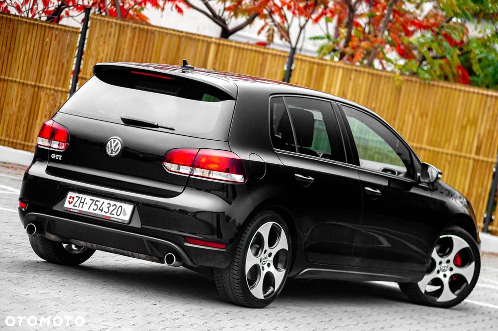 2010 Volkswagen Golf 2.0 TSI GTI, photograph 12