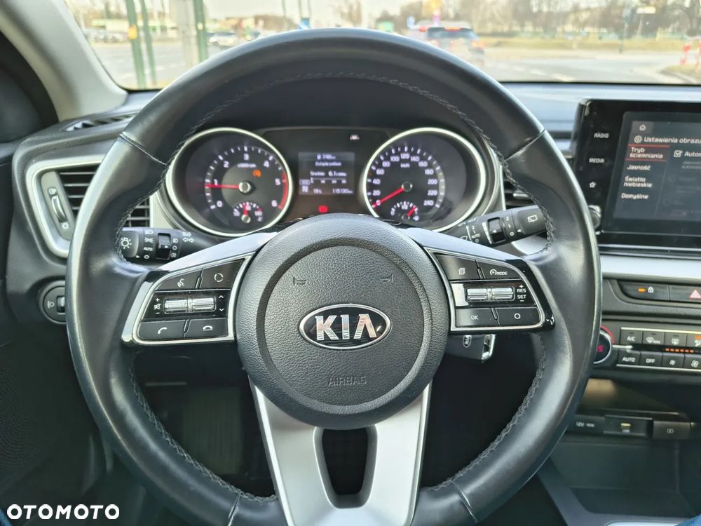 Kia Ceed - 13