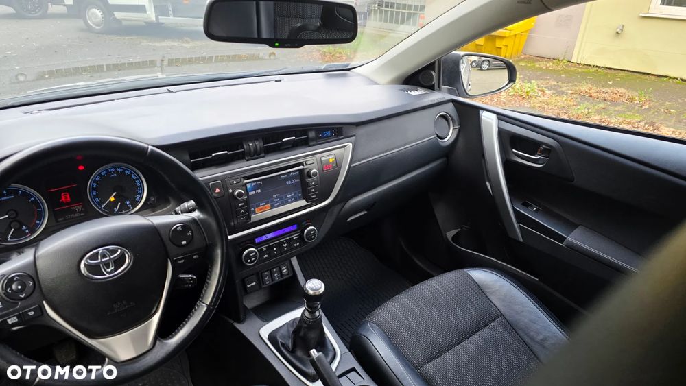 Toyota Auris 1.6 Prestige - 5