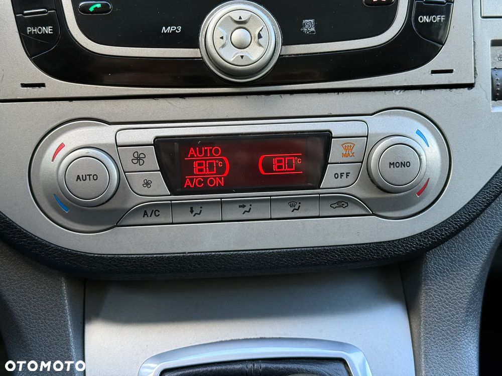 Ford Kuga - 34