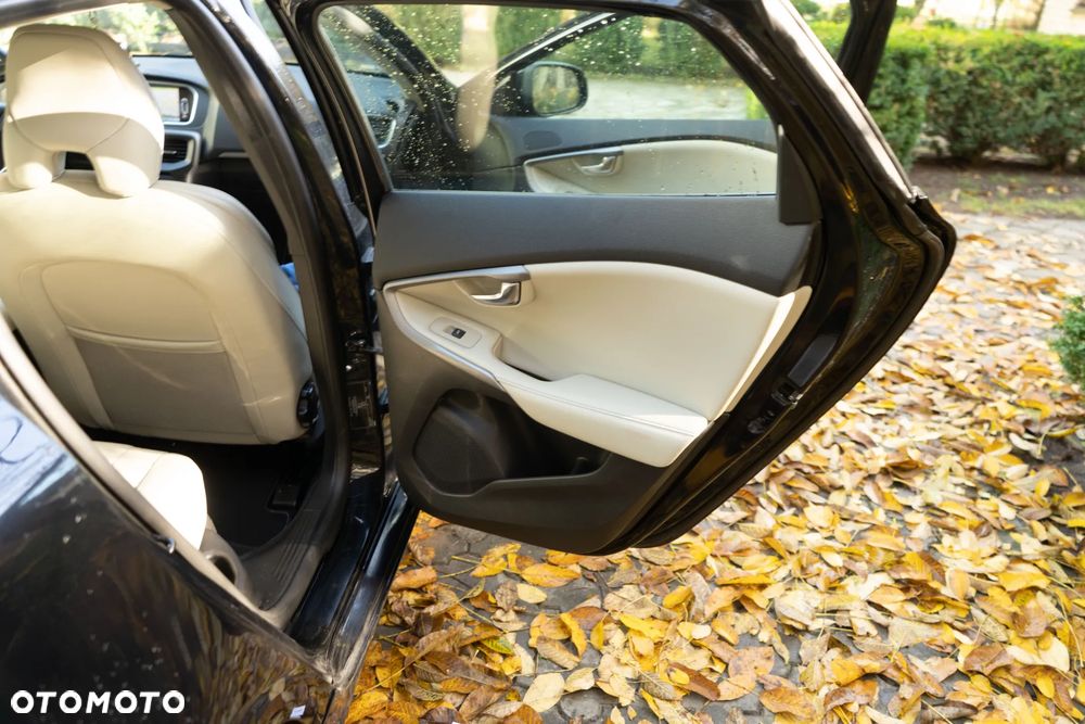 Volvo V40 D2 Momentum - 21