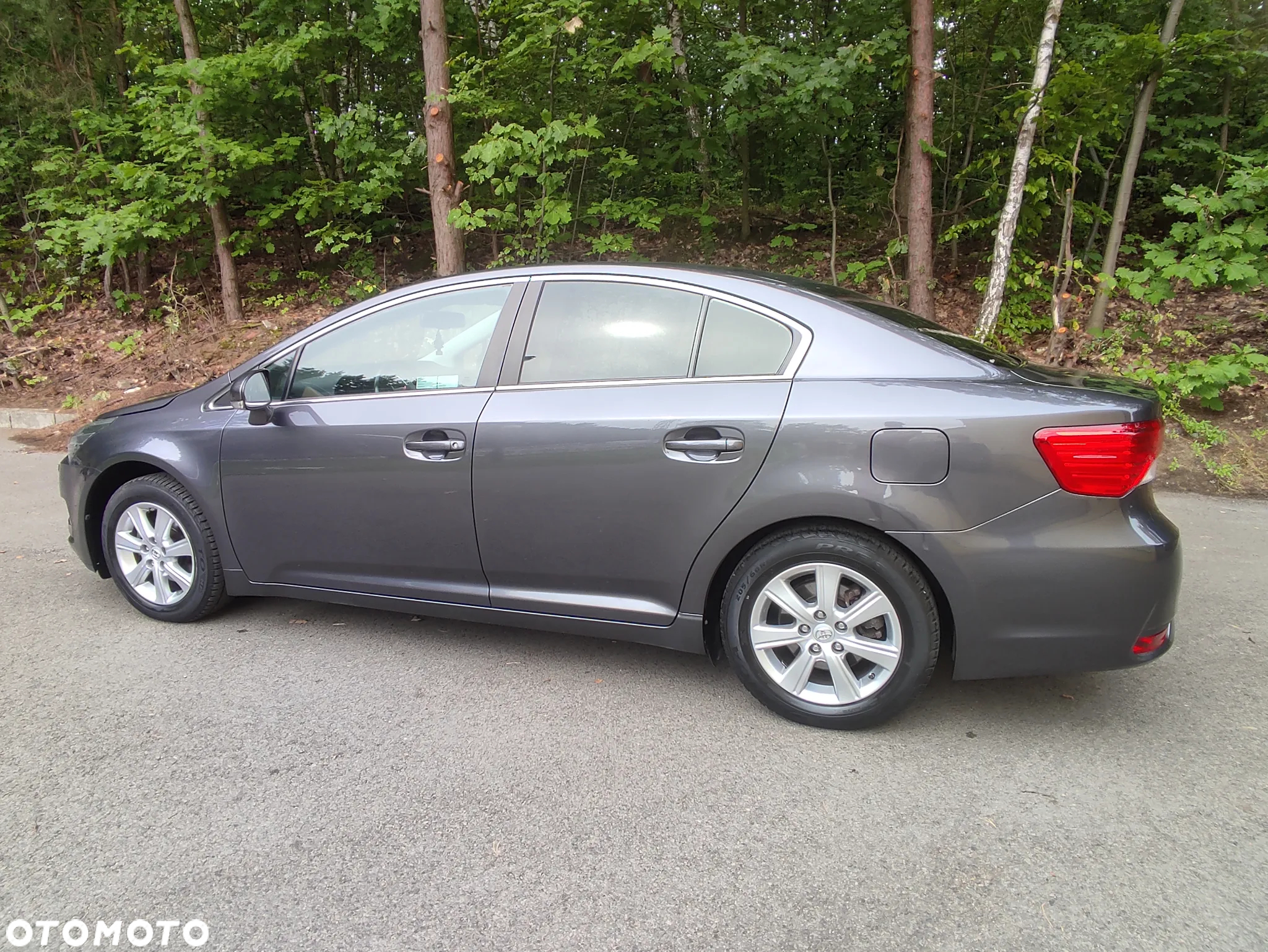 Toyota Avensis 1.8 Premium - 13
