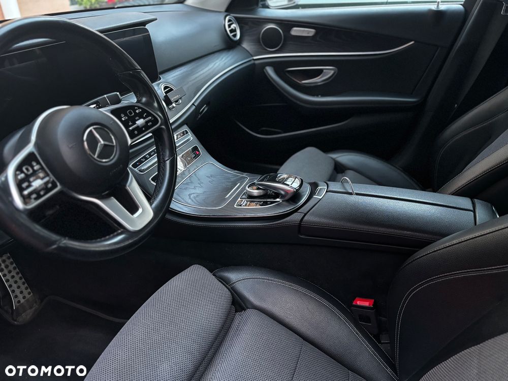 Mercedes-Benz Klasa E 220 d 4Matic 9G-TRONIC Avantgarde - 10