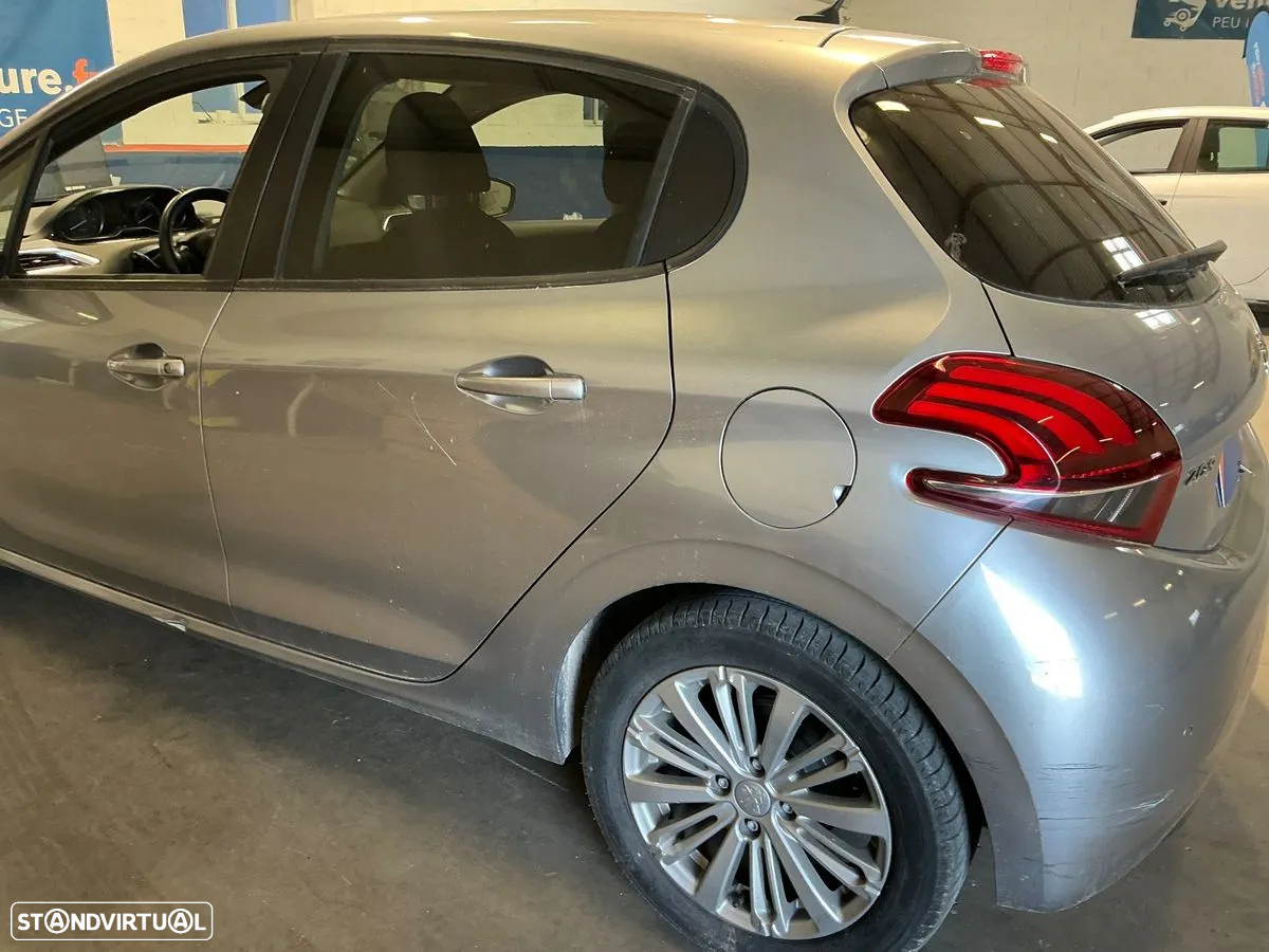 Peugeot 208 1.2 PureTech Signature - 2