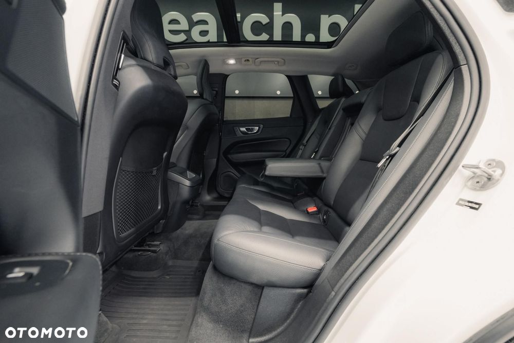 Volvo XC 60 B5 B AWD Plus Dark - 15
