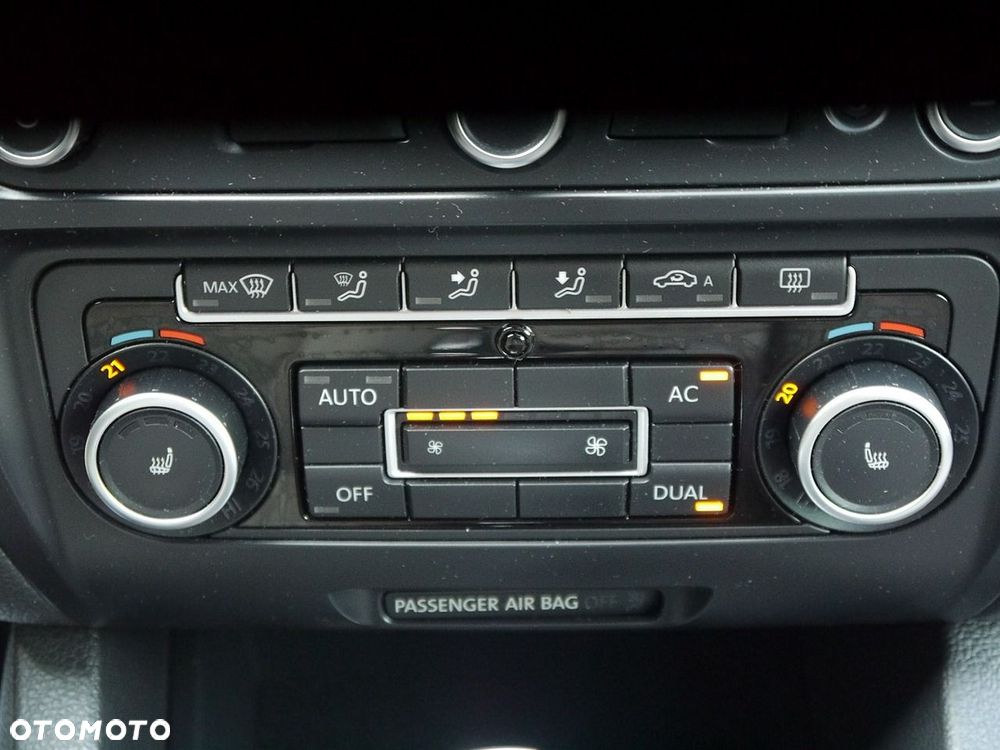 Volkswagen Jetta 1.6 TDI DSG Comfortline - 23