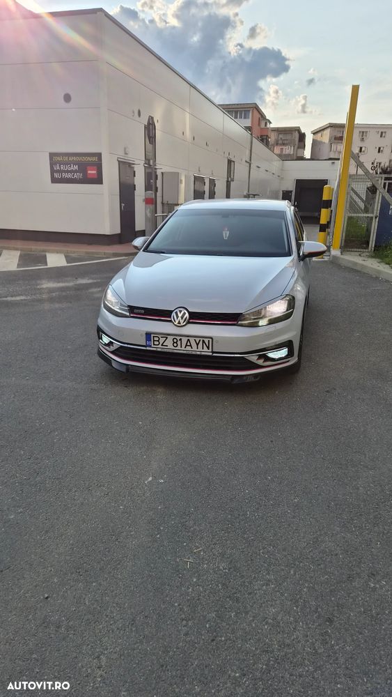 Volkswagen Golf - 6